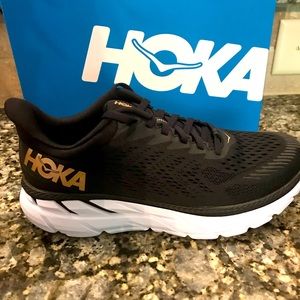 HOKA Clifton Size 6.5 running shoe - Black/gold